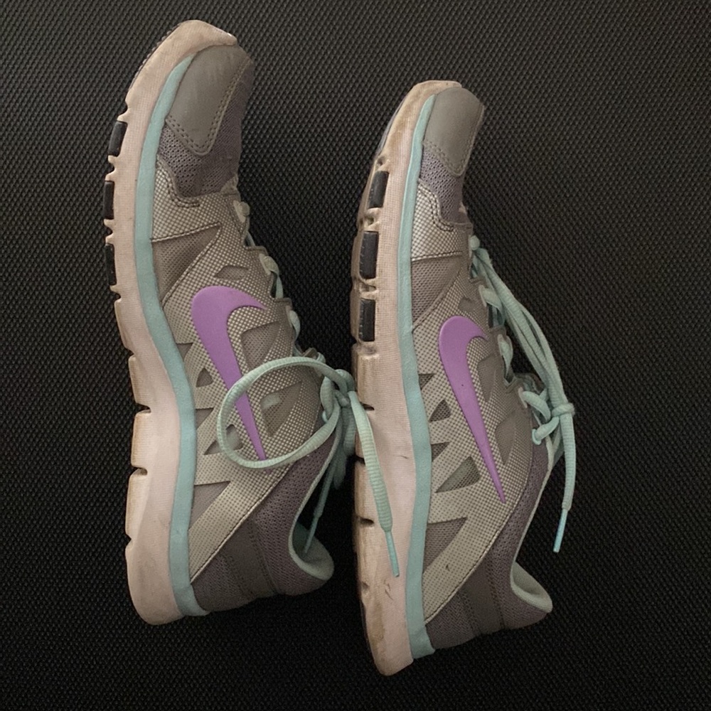 Nike tennis shoes gray light blue and pastel purple - Picture 4 of 4